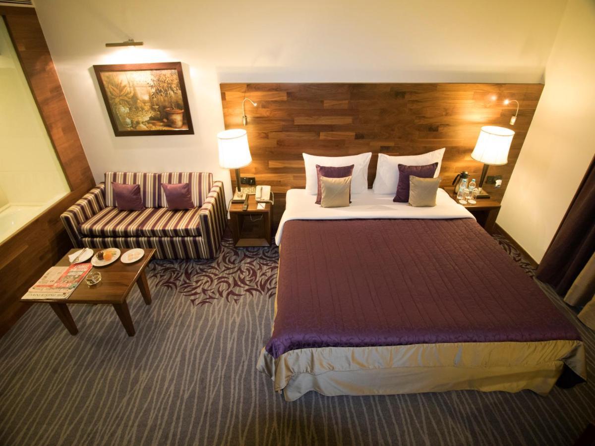 The Orchid Hotel Hinjewadi Pune Esterno foto A room at the hotel