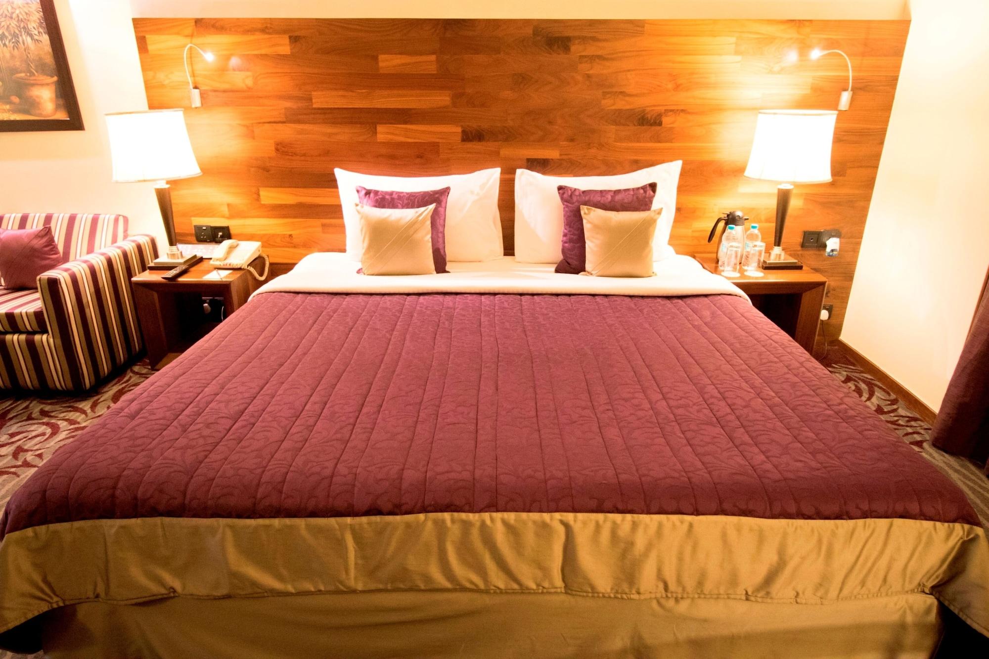 The Orchid Hotel Hinjewadi Pune Esterno foto A bed