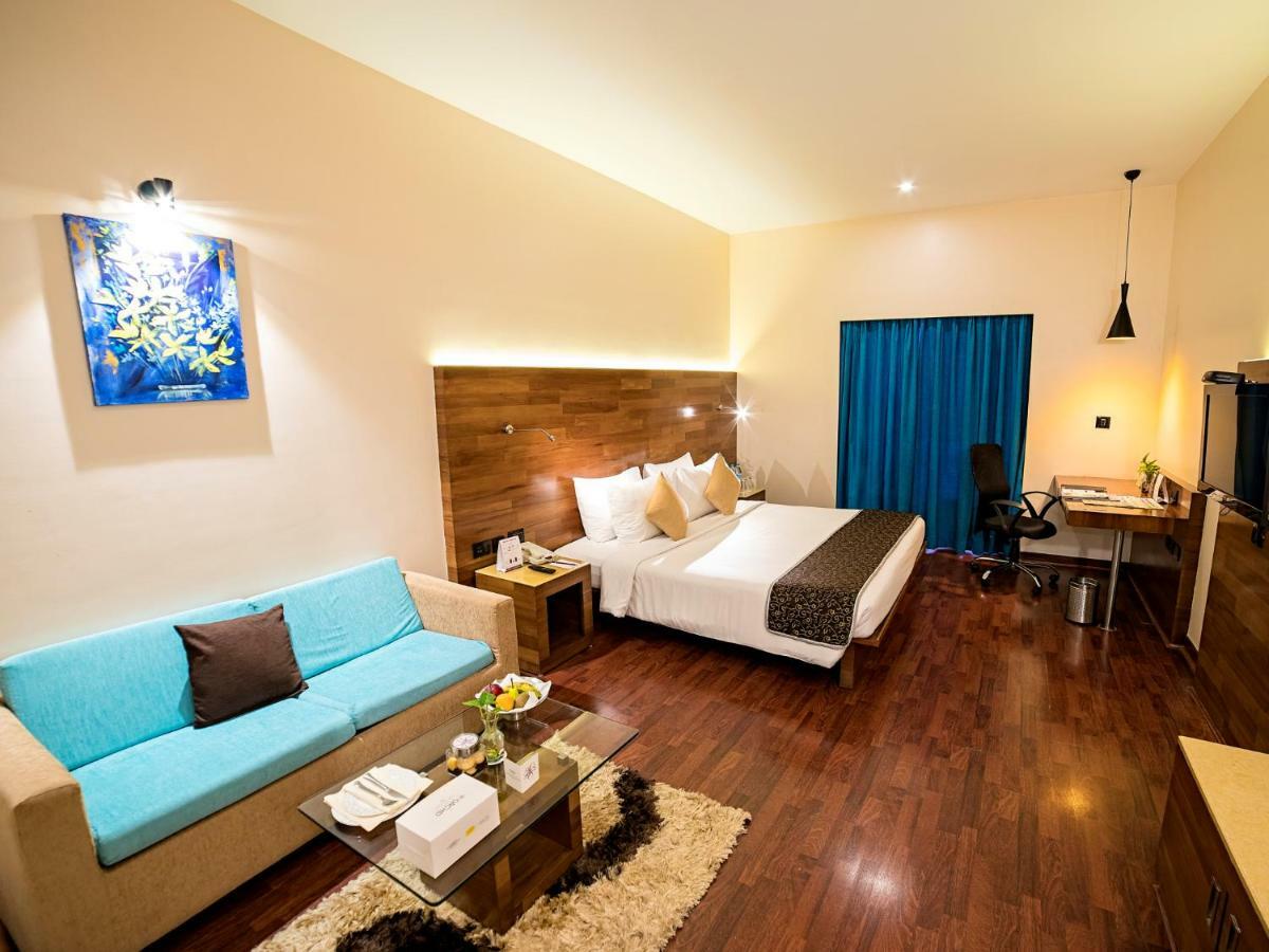 The Orchid Hotel Hinjewadi Pune Esterno foto A room at the hotel