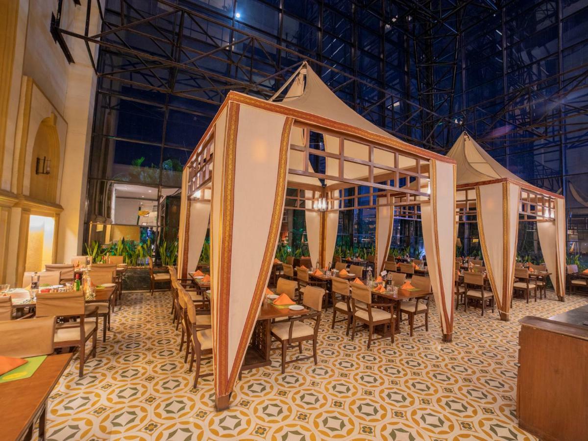The Orchid Hotel Hinjewadi Pune Esterno foto The restaurant