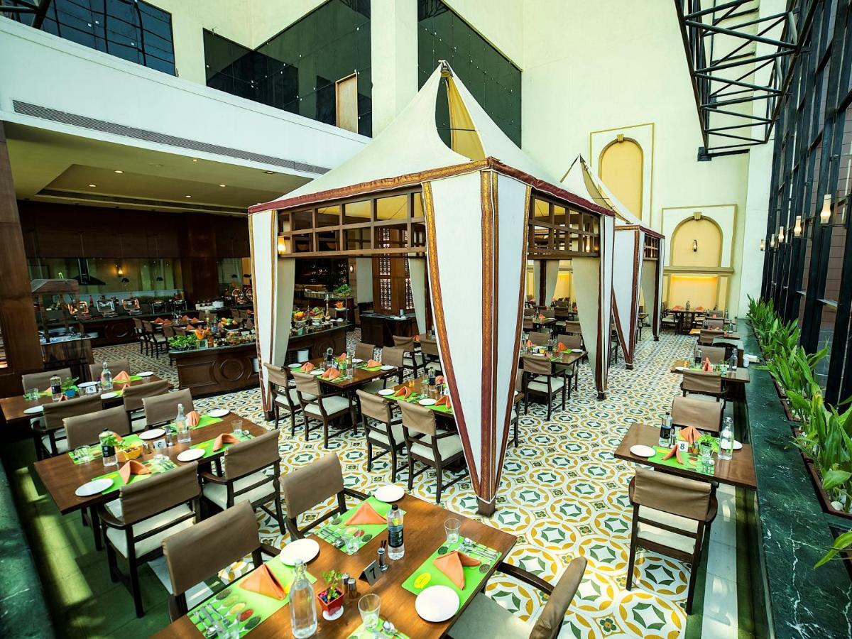 The Orchid Hotel Hinjewadi Pune Esterno foto The restaurant